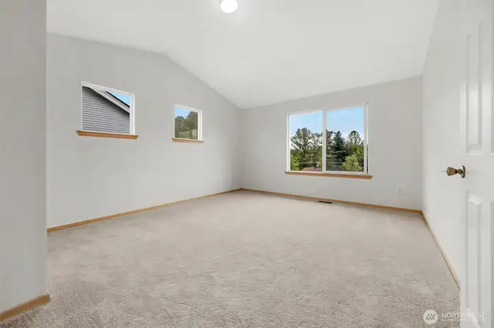 Additonal bedroom/ bonus room potential