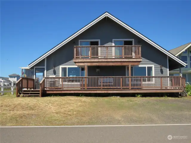 THIS 2 BEDROOM 1.75 BATH HOME FACES THE JETTY/RIVER/OCEAN SO YOU WILL HAVE CONTINUOUS UNOBSTRUCTED VIEWS OF WHALES OTTERS AND WILDLIFE!