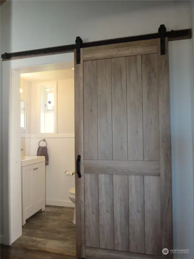 THE UPPER 3/4 BATH HAS A BARN DOOR ENTRANCE!