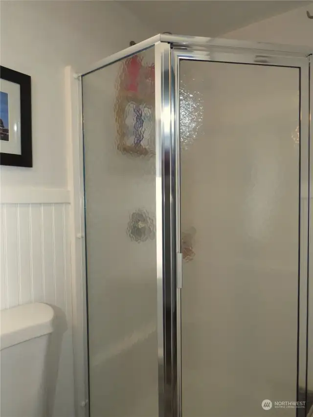 3/4 BATH HAS A FREE STANDING SHOWER!