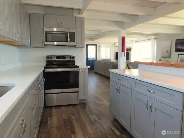 AT THE OTHER END OF THE KITCHEN IS THE STAINLESS STEEL STOVE AND MICROWAVE!