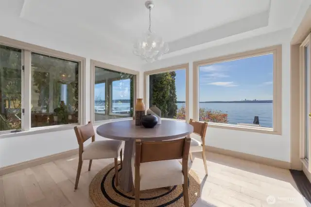A kitchen table with a front-row seat to nature's beauty.