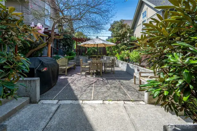 The Ravenna Cottages community is truly a unique and coveted development within a prime Green Lake location.
