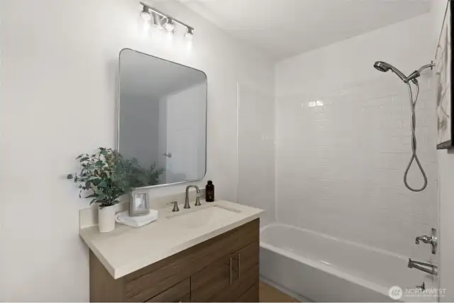 Full bath on the main.