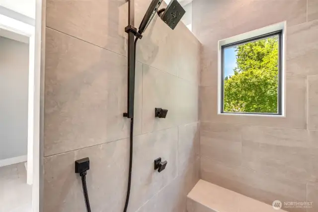 Multi head shower. Individual Pre-set temperature controls.