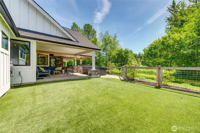 Fenced in area for the pets. Artificial turf here.