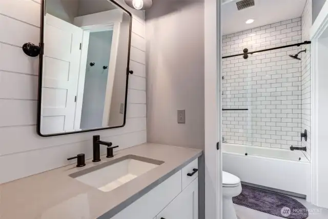 Jack N Jill bath, shared by Bedroom 3 & 4.