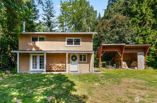 Onsite ART STUDIO or OFFICE Space with bathroom, kitchen and lots of storage.