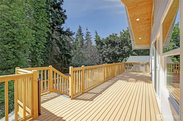 Large entertainment deck with hot tub