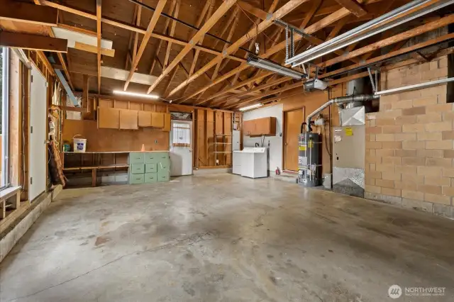 Oversized 2 car garage