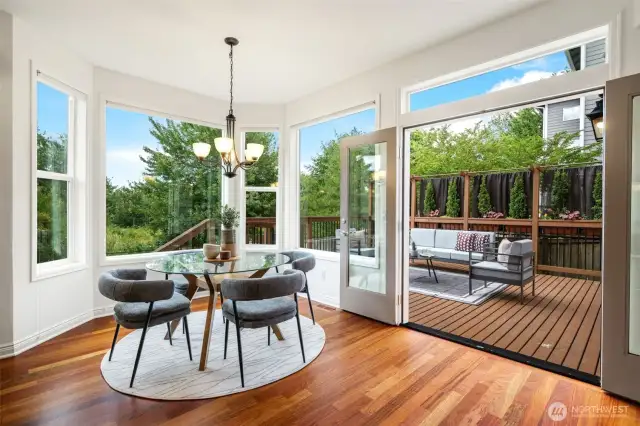 Large Kitchen Dining Space, Perfect for Entertaining