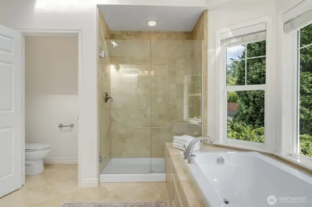 Large Soaking Tub, Perfect for Relaxing