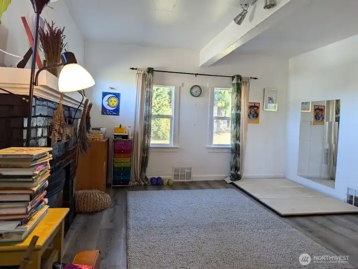 Plenty of windows for light & bright room.
