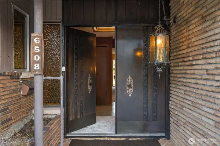 Check out this door and lantern -- you're stepping straight into the 1960's!