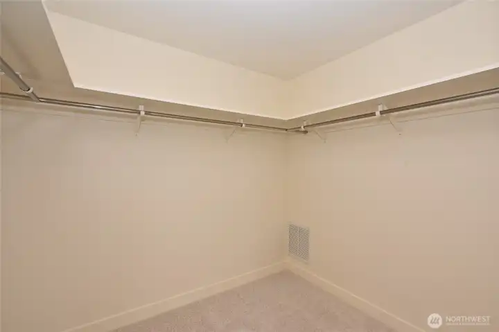 Huge walkin closet