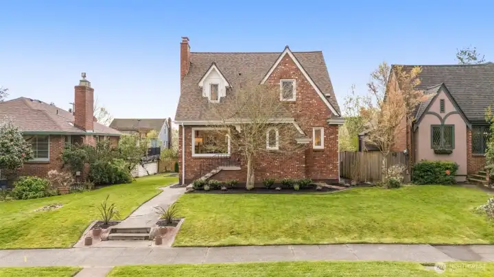 Welcome to 821 NW 57th Street ~ Ballard Welcome to 821 NW 57th Street ~ Ballard
