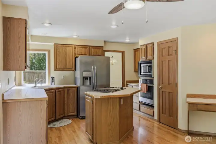 ISLAND KITCHEN