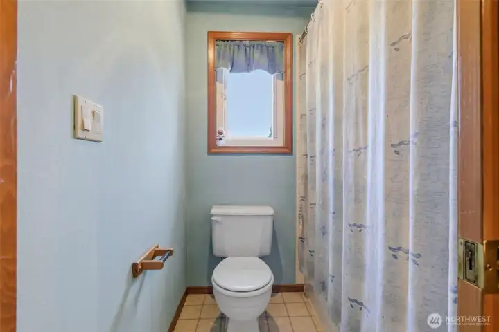 MAIN BATH 2