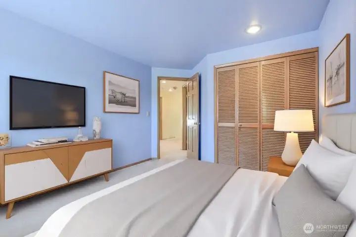BEDROOM 2-2