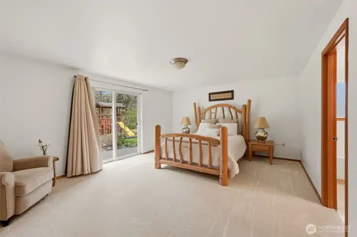 Primary Bedroom w/Ensuite and Walk In Closet