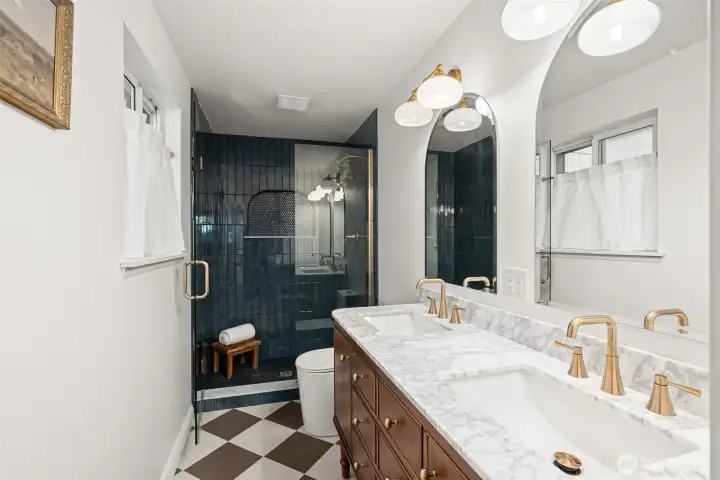 Primary en-suite