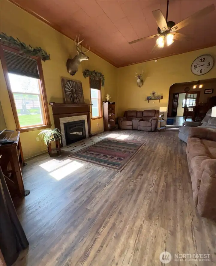 Living Room w/Gas Fireplace