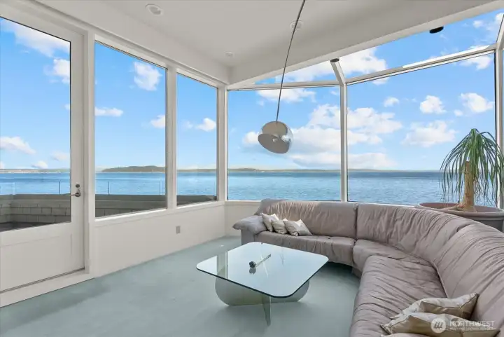 Front-row views of the Sound bring the beauty of the Alki waterfront into everyday living. Front-row views of the Sound bring the beauty of the Alki waterfront into everyday living.