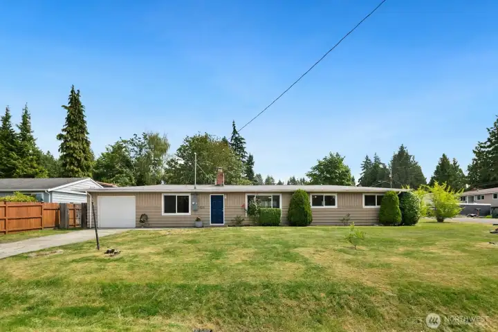 Welcome to this one lievel ranch house with attached garage