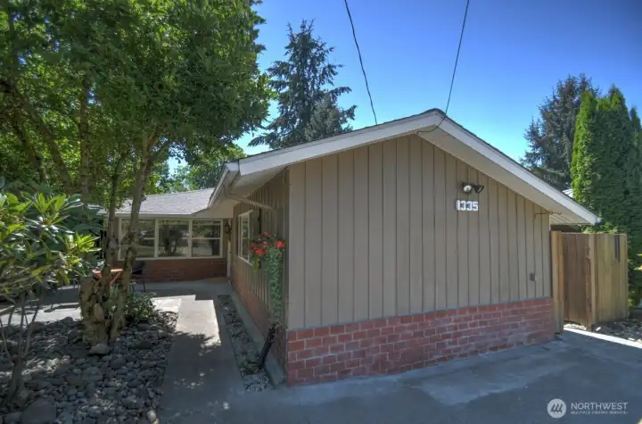 Front view of 1335 5th Ave SE