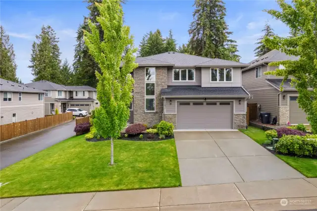 Nestled in a prime Puyallup locale that's super convenient for the commuter and offers desirable Puyallup schools
