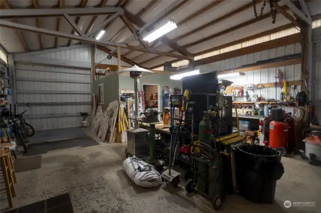 Garage/Shop w 14ft door