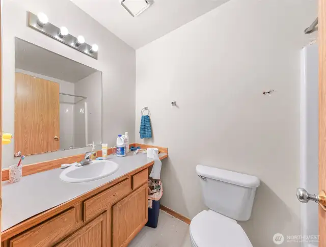 1540 Full Bath (Hall)