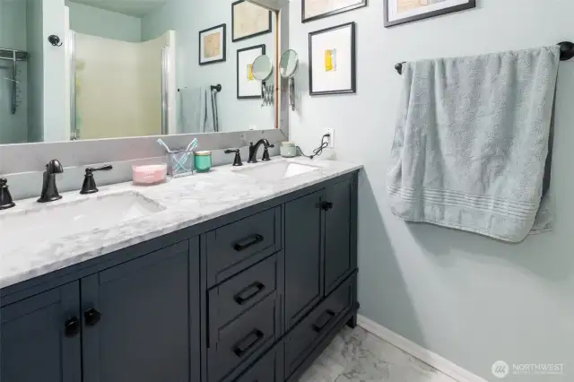 Primary ensuite. Double Sinks!!