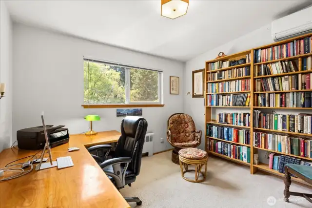 Upper office. Built ins convey