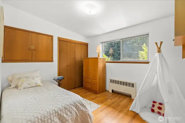 2nd bedroom upper