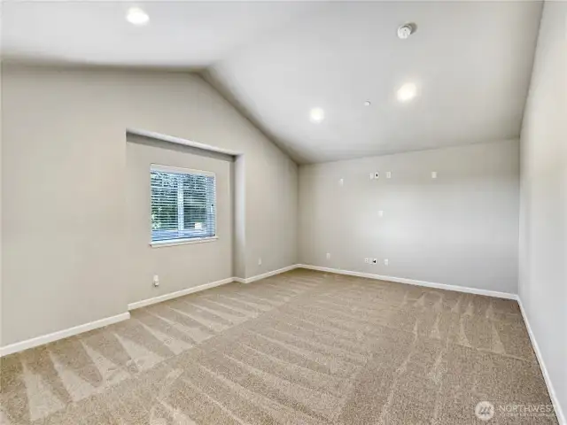 Huge bonus room with vaulted ceilings, cable conduit, speaker wiring & high tech cabling.