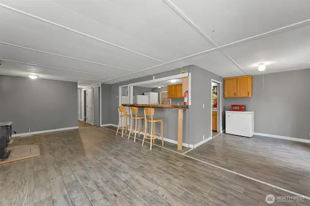 Dining room and breakfast bar