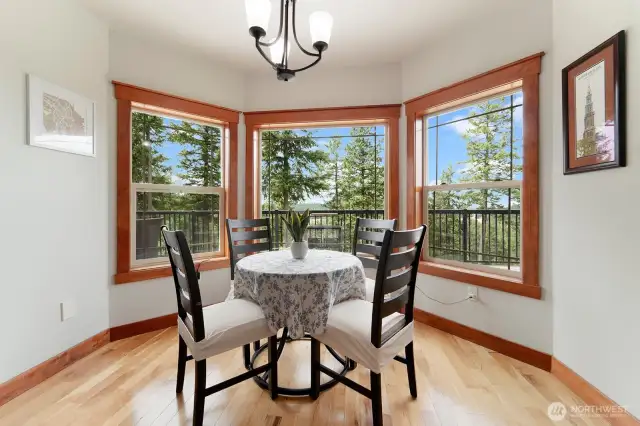 Extra eating space with view