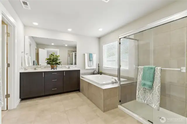 Primary 5 piece bathroom en suite complete with walk in closet.