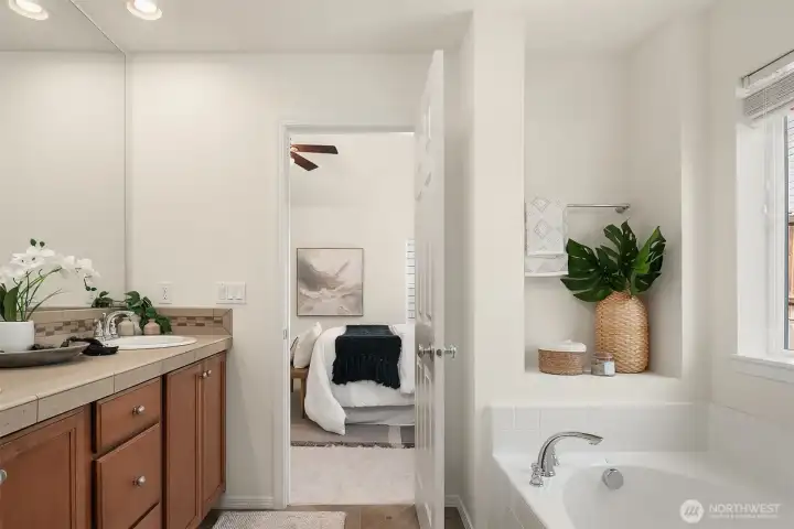Primary 5 Piece Bath