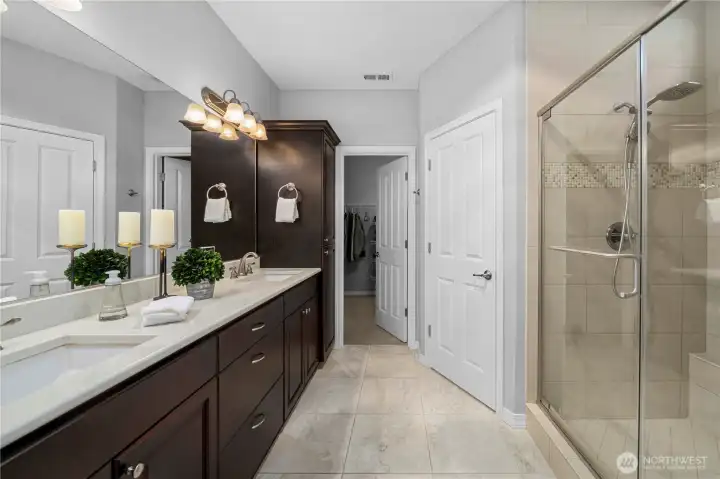 Primary bath with Quart counters, dual sinks, tile flooring and a huge walk-in closet.