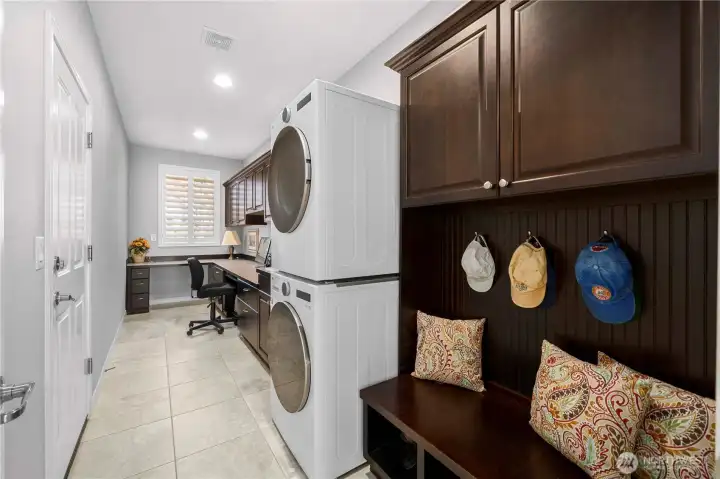 The Smart Space offers a work/craft space, additional storage, a convenient bench, laundry and a deep laundry sink.