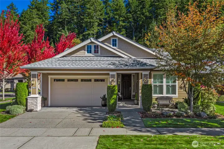 Incredible street appeal welcomes you to this stately and impeccably maintained "Refresh". Situated on a quiet corner lot on a dead-end street just two blocks from the Seven Summits Lodge, & a short walk to Post & Pour, retail and many trailheads. Fresh exterior paint in 2024.