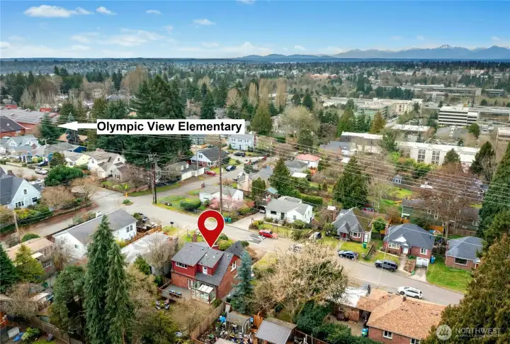 This Maple Leaf location offers the perfect balance of being tucked into a quiet neighborhood while urban conveniences are only minutes away.