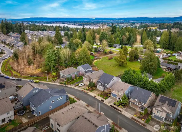 Perfectly positioned in the heart of Lake Stevens, this home  offers easy access to everyday conveniences, including  Costco, shopping, and dining at Frontier Village, and quick  connections via HWY-2 and HWY-9.
