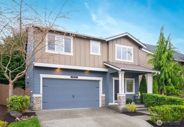 Perfectly positioned in the heart of Lake Stevens, this home  offers easy access to everyday conveniences, including  Costco, shopping, and dining at Frontier Village, and quick  connections via HWY-2 and HWY-9.