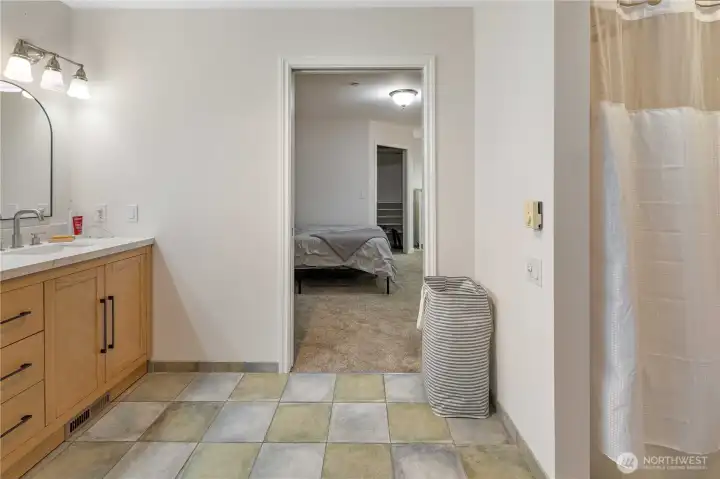 Jack and Jill bathroom between the two bedrooms