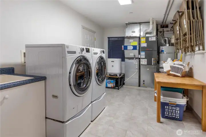 Laundry/storage room