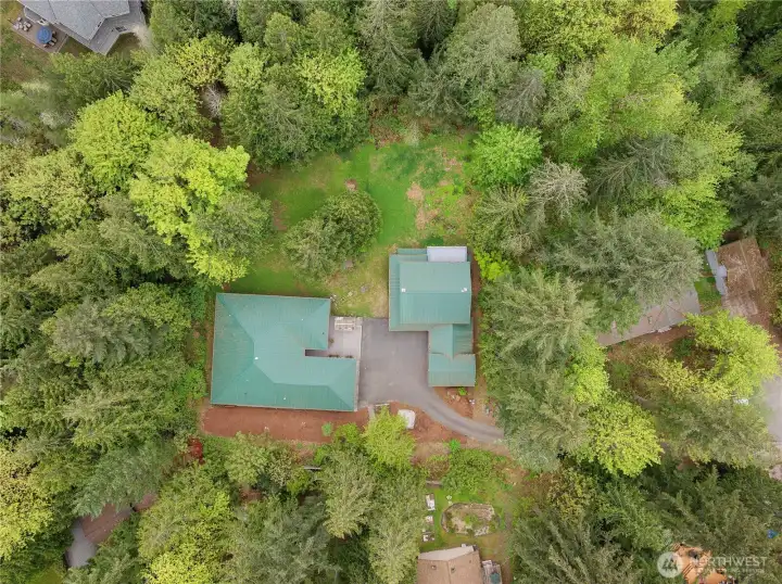 Gorgeous natural setting, minutes to Redmond tech, SpaceX, etc.
