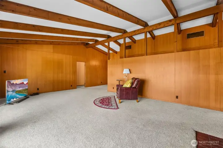 Great room w floor to ceiling windows Great room w floor to ceiling windows
